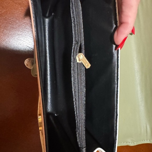 Green and Cream Crossbody Bag with Structured Design - Picture 3 of 3